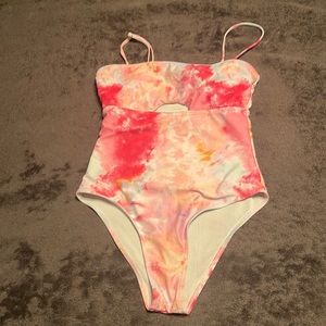 Womens Medium 1 Piece